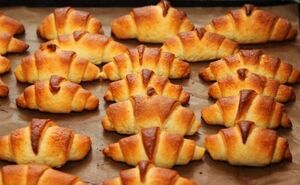 Невероятно мягкие, с выразительным вкусом: делюсь рецептом рогаликов, которые стали у меня фаворитом