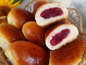 Пышные пирожки с вишней. Просто и быстро!