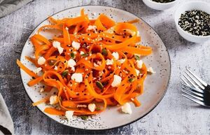 Модный «ретиноловый» салат: полезен ли он для кожи и как его приготовить