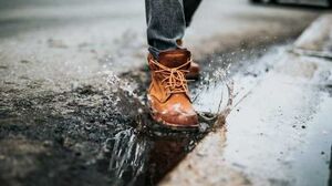 5 способов просушить обувь, когда за окном дождь и слякоть