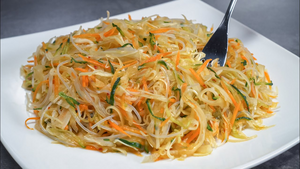 Салат с фунчозой «Хэйхэ»
