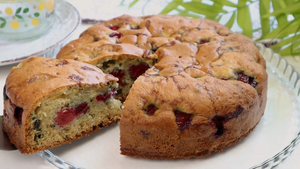 Пирог с вишней, лимоном и мятой: ароматный шедевр из простых ингредиентов