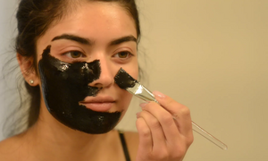 Чёрная маска для лица в домашних условиях