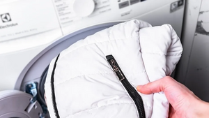 Как постирать куртку в стиральной машине и не испортить её