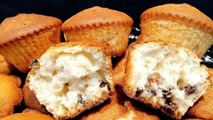 Разлетаются прямо с противня! Рецепт изумительных творожных кексов с изюмчиком