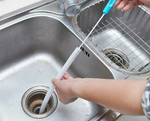 Как прочистить кухонную раковину и предотвратить засоры: простой способ для дома