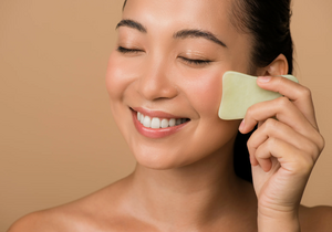 Как использовать гуаша в конце утреннего ухода: быстрый ритуал для свежего лица