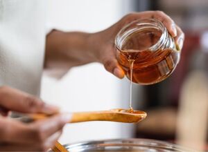 Кому нельзя есть мед?