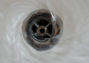 ОякодонКак быстро устранить засор в трубе без сантехника: простой домашний способ