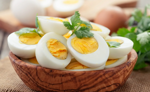 Почему у варёного яйца зеленеет желток и как этого избежать