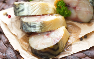 Слабосолёная скумбрия за 24 часа: простой и удачный рецепт