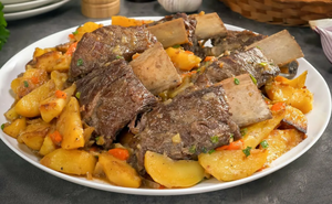 Говяжьи ребра тушеные с картофелем