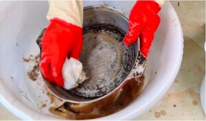 Секреты Золушки: как быстро избавиться от нагара на кастрюлях