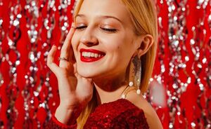 Лучшая косметика с новогодним настроением для себя или в подарок: что выбрать