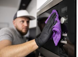 Простые и эффективные методы, которые помогут очистить микроволновку от жира