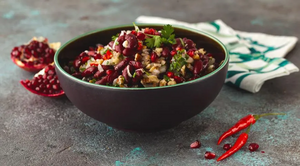 Салат с грузинским характером: курица, фасоль и гранат