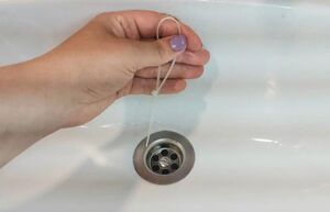 Как быстро убрать жвачку с ковра и устранить запах в шкафу