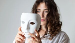 Почему умные люди считают себя недостойными?