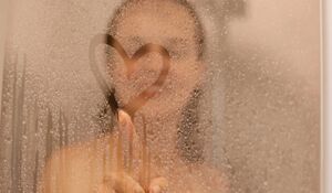 Откуда пошла мода на утренний душ? Как привычка 19 века стала нормой в 21