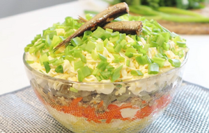 Салат из шпротов: нежное и сытное лакомство для всей семьи