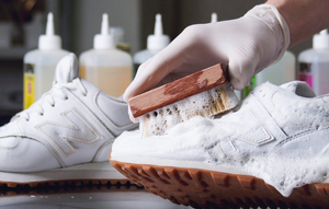 Как правильно стирать белые и светлые кроссовки, чтобы они не пожелтели