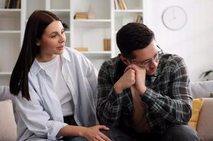 В семье денег нет, а муж наследство получил и зажал: «Это моё, проедать эти деньги не дам!»