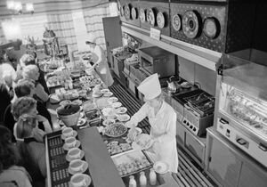 Что предлагали в советской столовой за рубль в разгар развитого социализма...