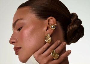 Украшения, которые дополнят любимый свитер