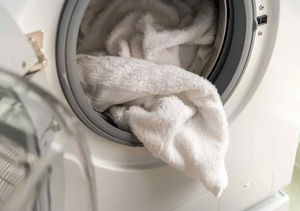 Зачем добавлять соль при стирке и как это делать правильно