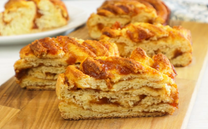 Нежная творожная косичка с вареньем к чаю