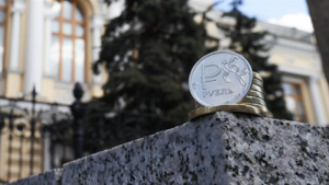 Рублю предсказали падение после ужесточения бюджетного правила. Но не все так однозначно