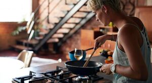 8 проверенных способов испортить антипригарное покрытие сковороды