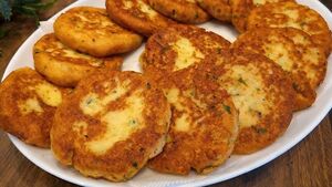 Овощные котлеты из кабачка, картофеля и сыра