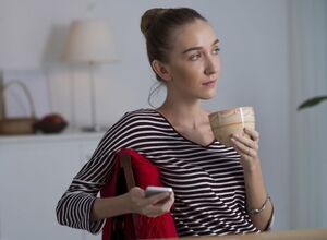 «Может, намекнуть отцу, чтоб сделал тест ДНК с Мариной?» – раздумывает Ольга