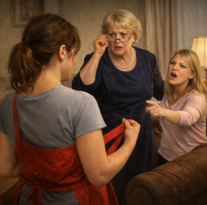 Родственники супруга взбесились, когда из-за отъезда Анны к своим близким им пришлось самим накрывать праздничный стол.