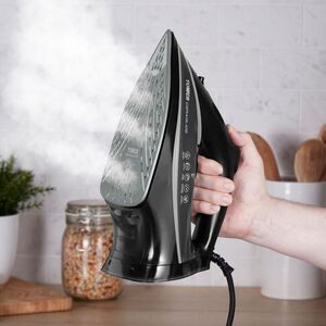 Как выбрать между утюгом, отпаривателем и паровой станцией