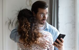 Знаки, которые указывают, что мужчина вас обесценивает