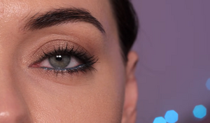 Трендовый смоки-айс с изюминкой: модный макияж, который сейчас в топе