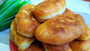 Идеальное тесто для пирожков, которое всегда выходит воздушным, а жареные изделия с капустой — особенно вкусные