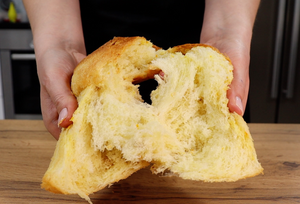 Волокнистый мякиш без крошек: кулич Бриошь – идеальная пасхальная выпечка