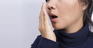 Парочка действенных способов, которые избавят от запаха чеснока без чистки зубов