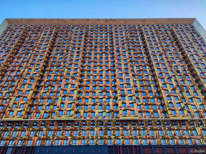 В районе Отрадное почти достроили дом MALEVICH, поснимала через забор