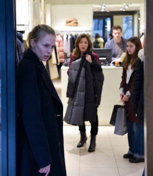 В этот раз пусть твоя сестра сама раскошелится на подарок для матери. Хватит уже её наглости