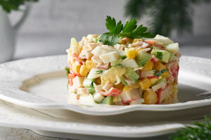 Свежий взгляд на крабовый салат: удивите близких новым вкусом