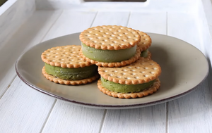 Веганское мороженое-сэндвич с матчей: быстрый летний десерт