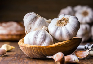 Чеснок в рационе: когда он помогает, а когда может навредить