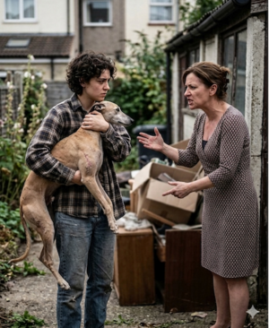 Мать умоляла помочь ее сестре, которая умудрилась потерять всё — дом, квартиру и две машины