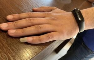 Зачем китайцы до сих пор отращивают на мизинце длинный ноготь