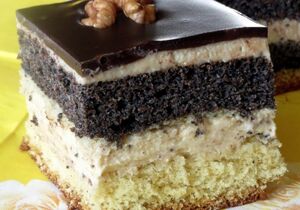 Хрустящая корочка и нежная кремовая серединка: именно поэтому этот маковый десерт просят приготовить на каждую семейную встречу.