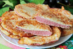 Вкусный завтрак с колбасой вместо обычных бутербродов — готовлю утром, и получается просто объедение.